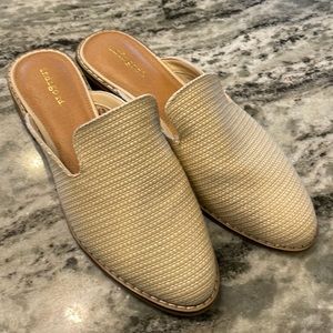 Indigo Rd. Hayze Mule Size 9. Color: Almond